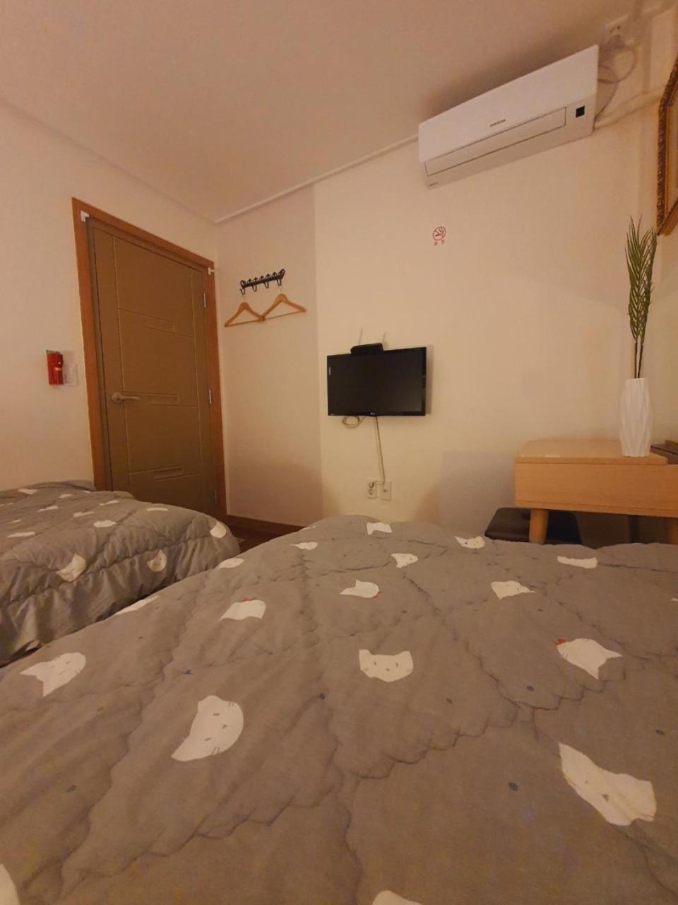 Rgb Guesthouse Jeonju Esterno foto