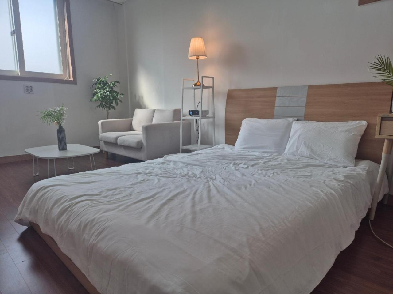Rgb Guesthouse Jeonju Esterno foto